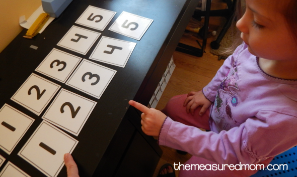 Here are five ways to use number cards with your preschooler. Get free printable cards, too! 