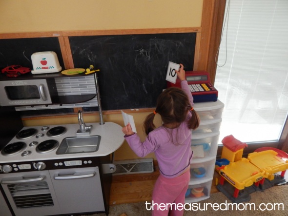 Here are five ways to use number cards with your preschooler. Get free printable cards, too! 