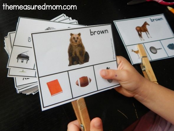 Grab this free color matching activity for preschoolers!