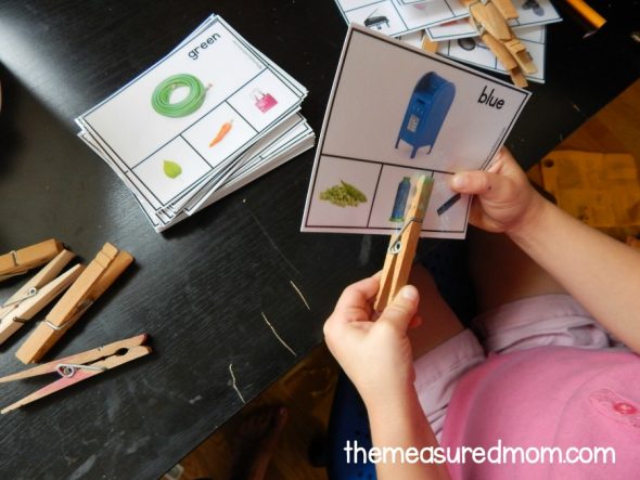 Grab this free color matching activity for preschoolers!