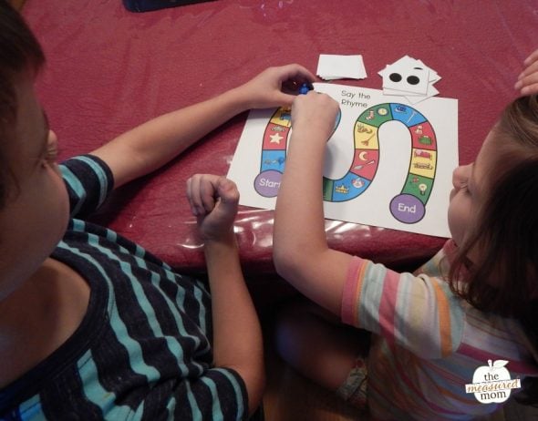 Teach your learners to rhyme with this simple free rhyming game!