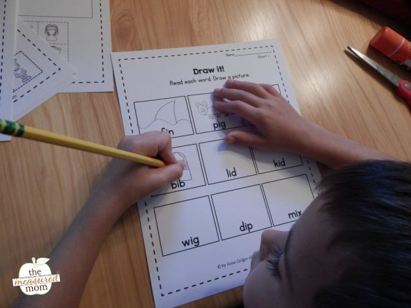 Grab this set of nine free short i worksheets!