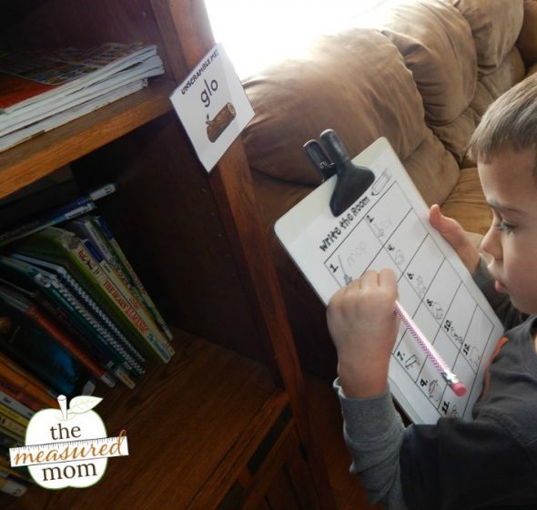 Grab this free write the room activity for short o words - with three levels of difficulty!