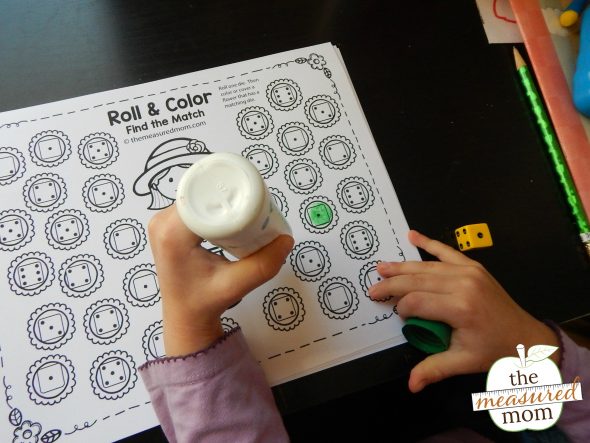 These free spring roll and color games will help young learners learn to add one and subtract one. 