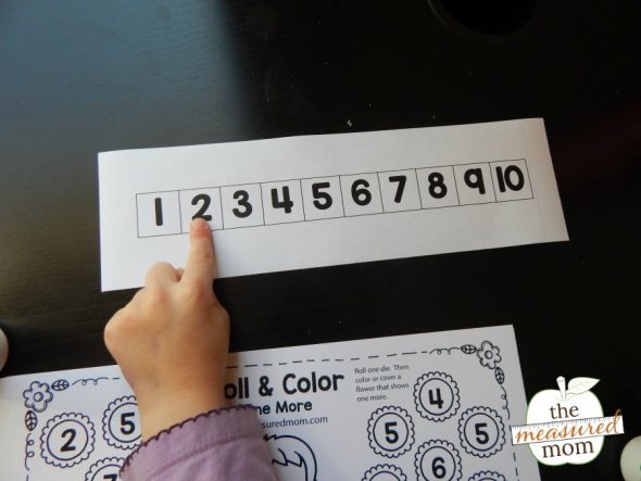 These free spring roll and color games will help young learners learn to add one and subtract one. 
