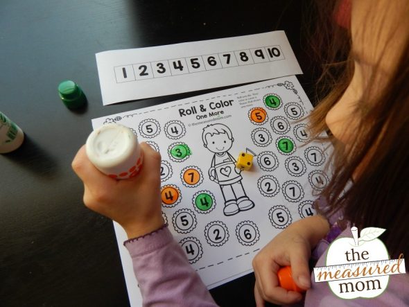 These free spring roll and color games will help young learners learn to add one and subtract one. 