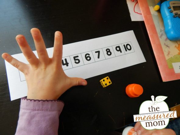 These free spring roll and color games will help young learners learn to add one and subtract one. 